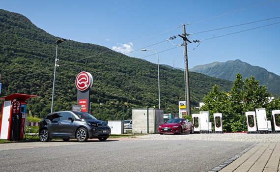 Elettromobilità a Cadenazzo: un’estate con ancora più carica
