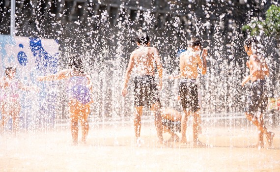 Un’estate di giochi e sorrisi: la fontana in Piazza del Sole conquista tutti
