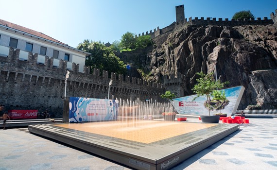 La fontana-gioco prende vita in Piazza del Sole